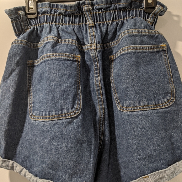SOLD Vintage inspired Paperbag mom shorts - Picture 3 of 3